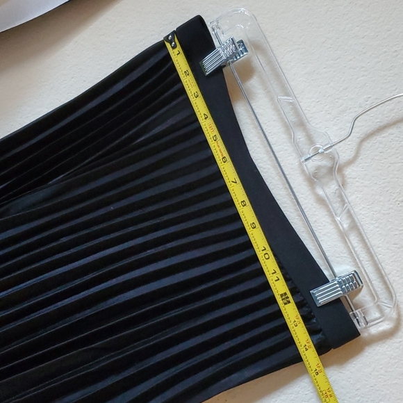 Skirt (Black) - Picture 5 of 9